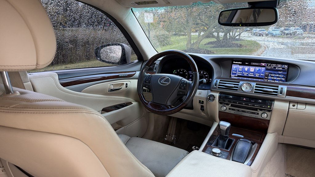 Photo 39 of this LEXUS LS 460