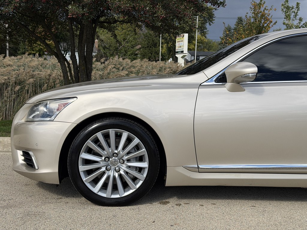 Photo 9 of this LEXUS LS 460