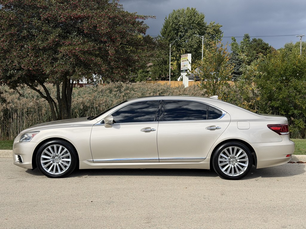 Photo 8 of this LEXUS LS 460