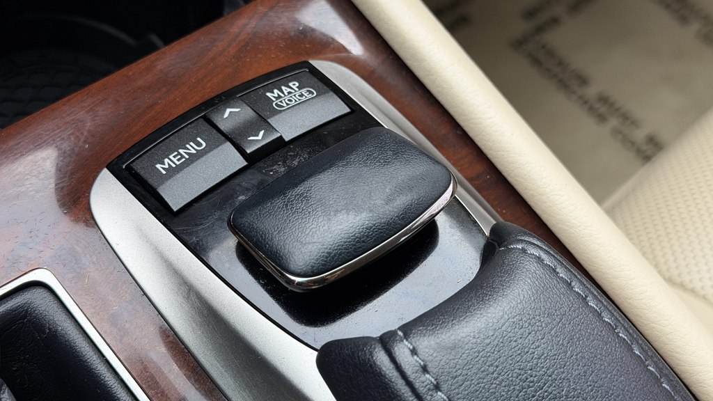 Photo 70 of this LEXUS LS 460
