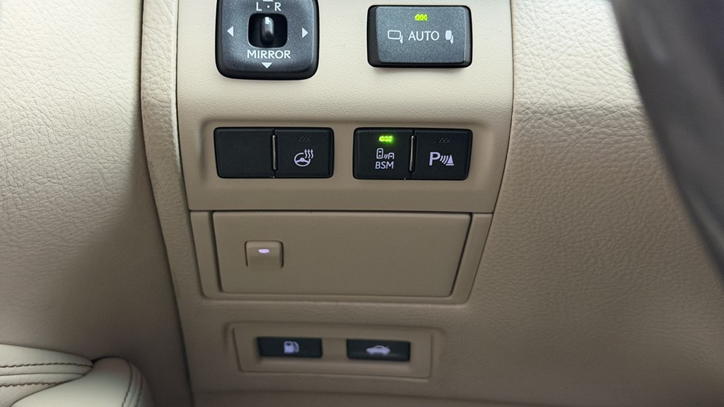 Photo 65 of this LEXUS LS 460