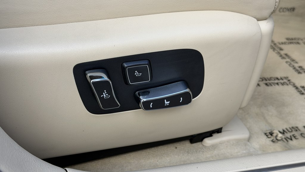 Photo 53 of this LEXUS LS 460