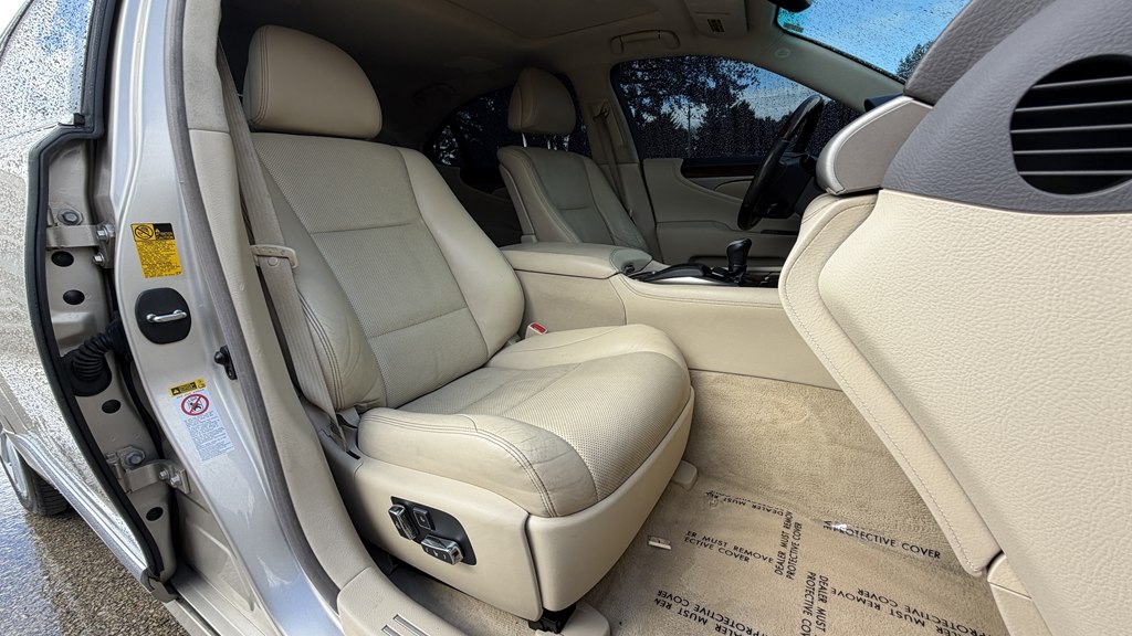 Photo 45 of this LEXUS LS 460