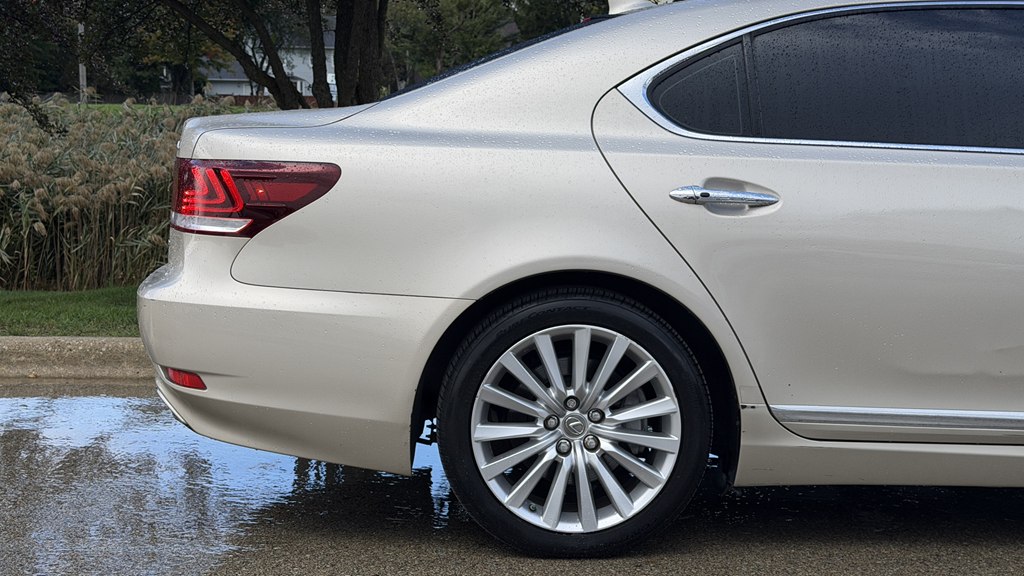 Photo 6 of this LEXUS LS 460