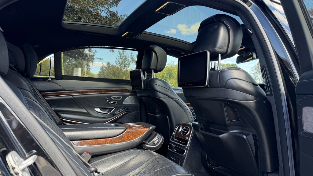 Photo 55 of this MERCEDES-BENZ S-CLASS
