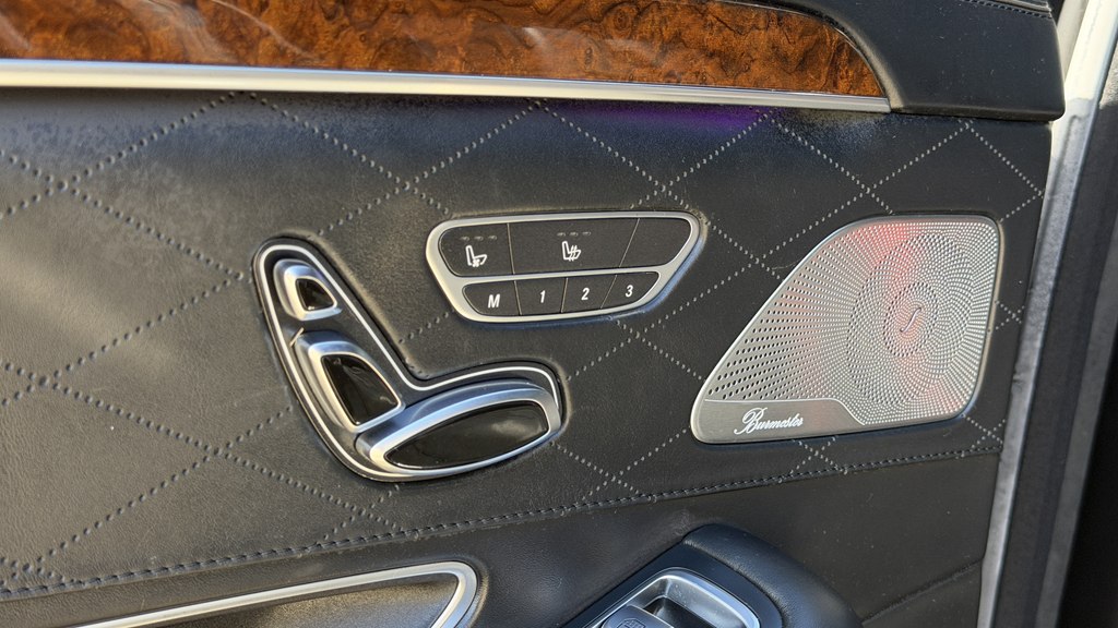 Photo 44 of this MERCEDES-BENZ S-CLASS
