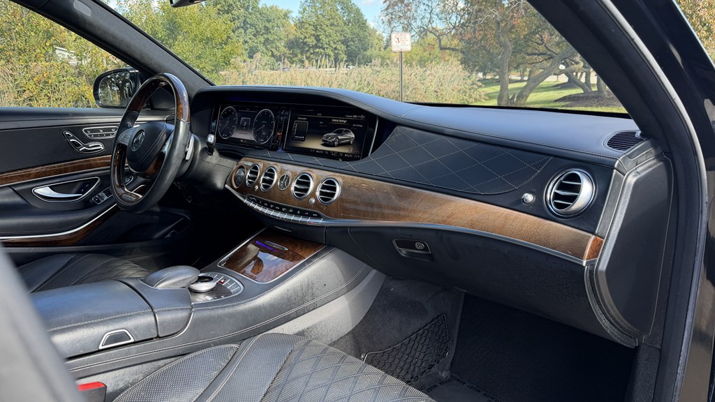 Photo 60 of this MERCEDES-BENZ S-CLASS
