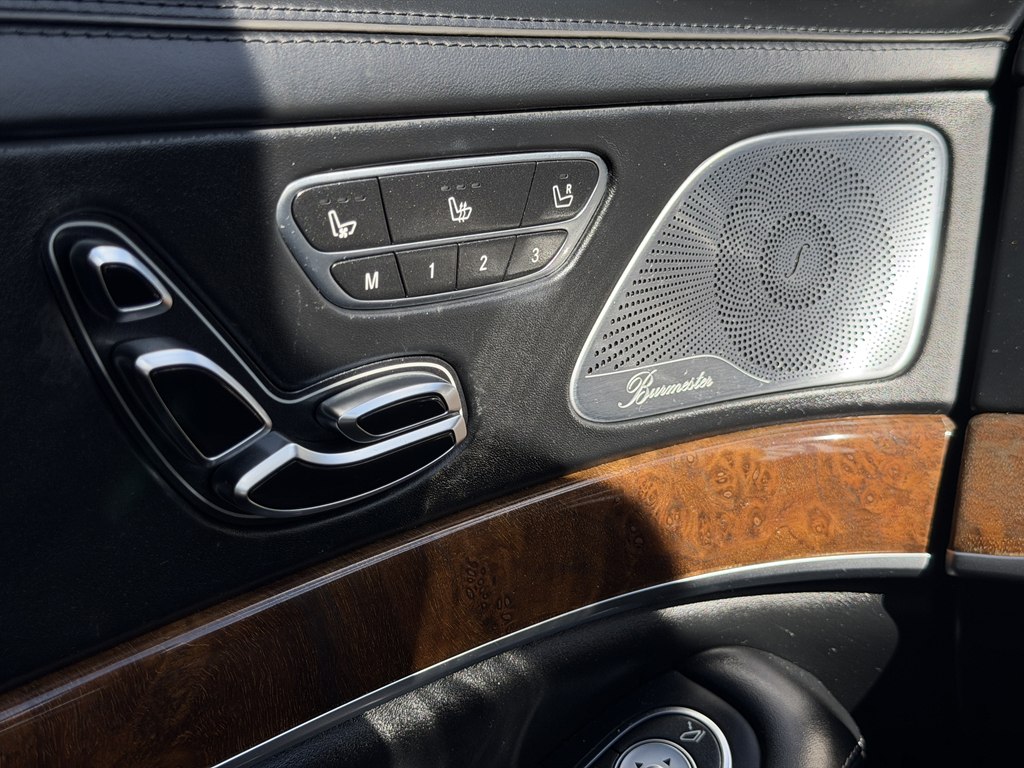 Photo 93 of this MERCEDES-BENZ S-CLASS