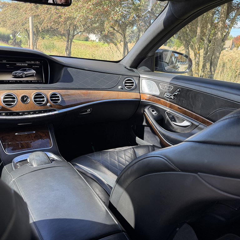 Photo 52 of this MERCEDES-BENZ S-CLASS