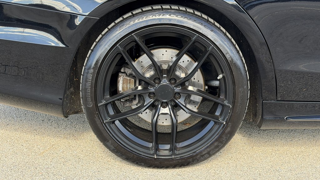 Photo 21 of this MERCEDES-BENZ S-CLASS