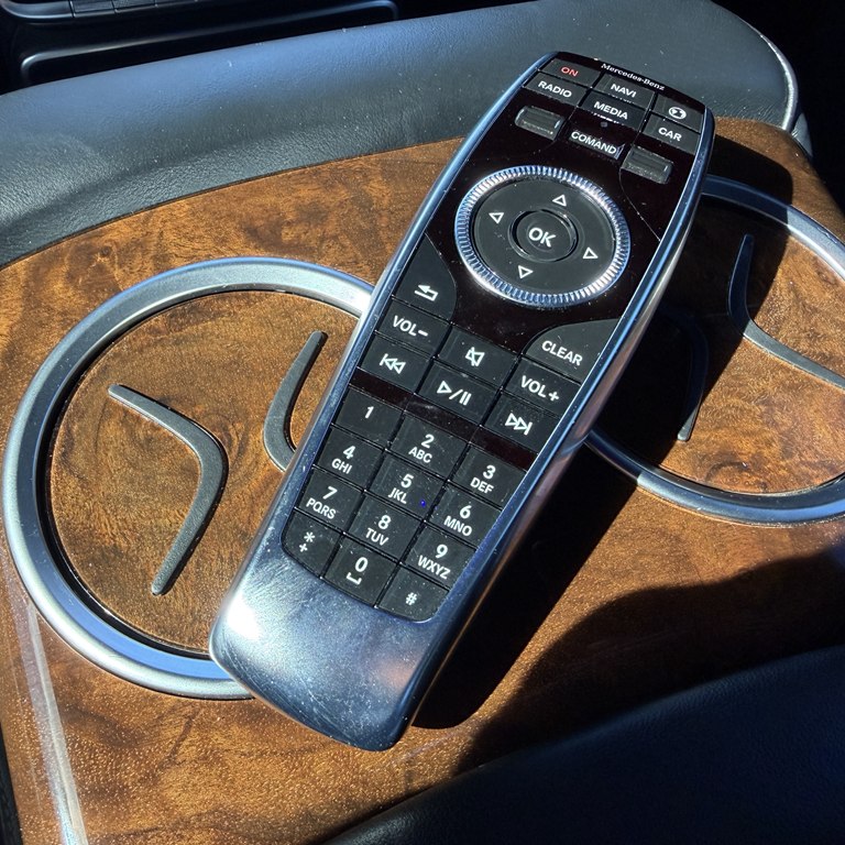 Photo 39 of this MERCEDES-BENZ S-CLASS