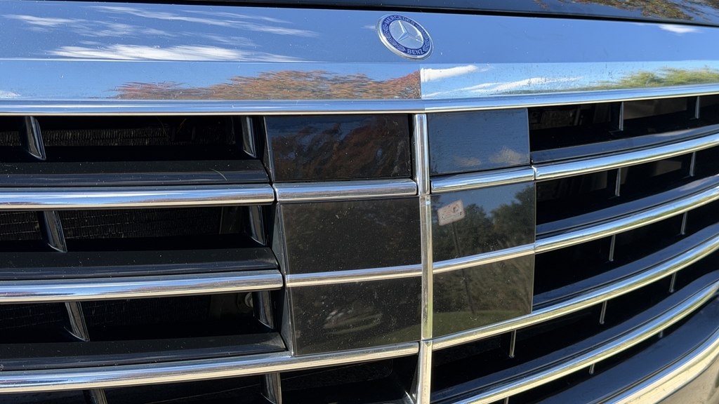 Photo 12 of this MERCEDES-BENZ S-CLASS