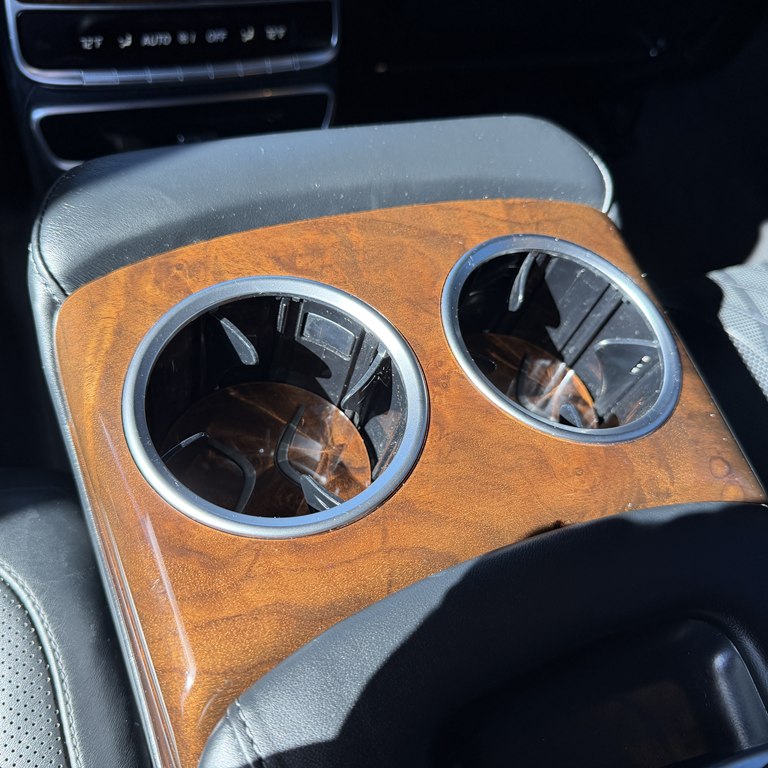 Photo 40 of this MERCEDES-BENZ S-CLASS