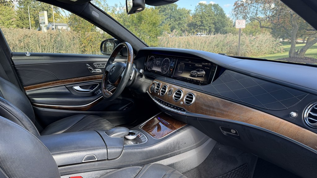 Photo 61 of this MERCEDES-BENZ S-CLASS