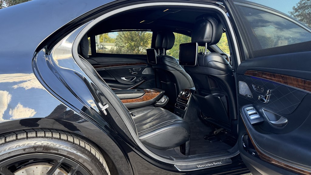 Photo 54 of this MERCEDES-BENZ S-CLASS