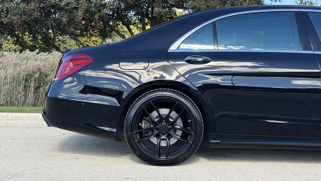 Photo 6 of this MERCEDES-BENZ S-CLASS