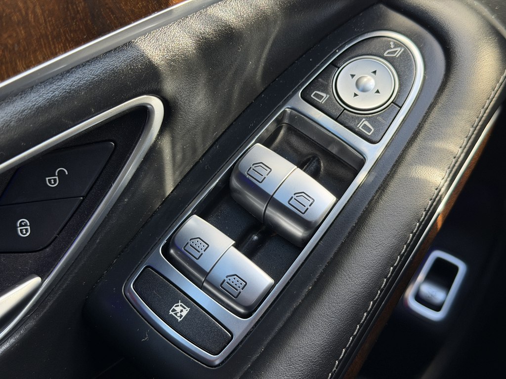 Photo 95 of this MERCEDES-BENZ S-CLASS