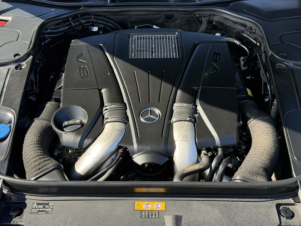 Photo 24 of this MERCEDES-BENZ S-CLASS