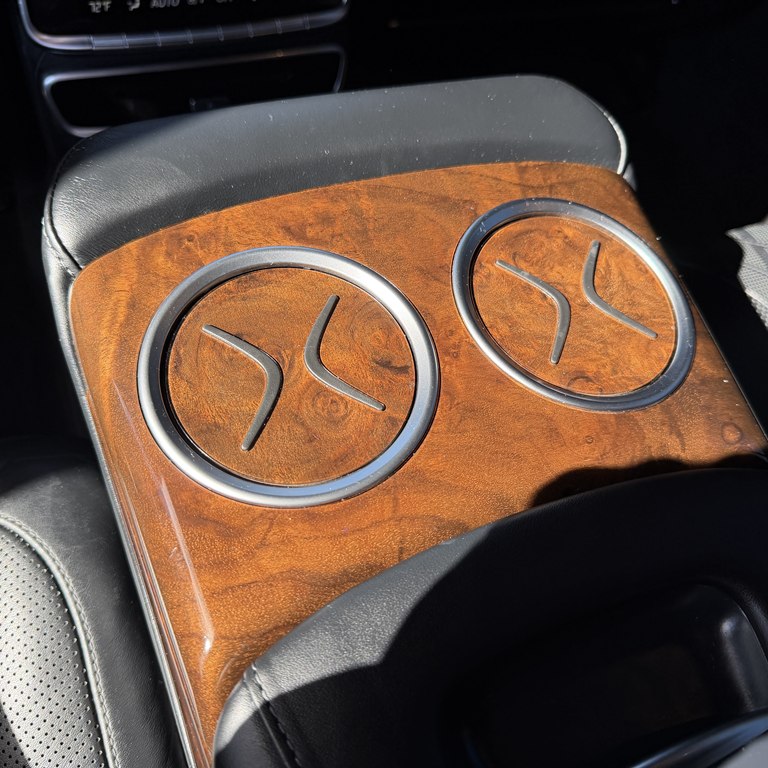 Photo 38 of this MERCEDES-BENZ S-CLASS