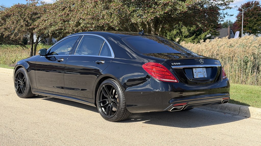 Photo 4 of this MERCEDES-BENZ S-CLASS