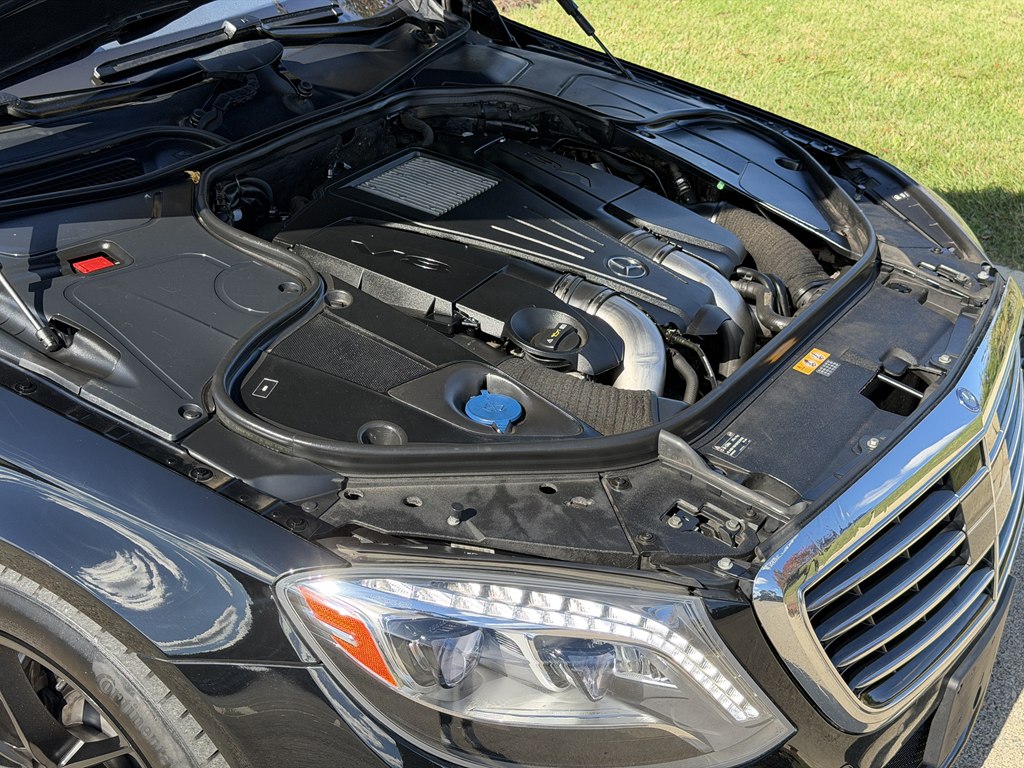 Photo 23 of this MERCEDES-BENZ S-CLASS