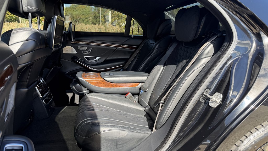 Photo 35 of this MERCEDES-BENZ S-CLASS