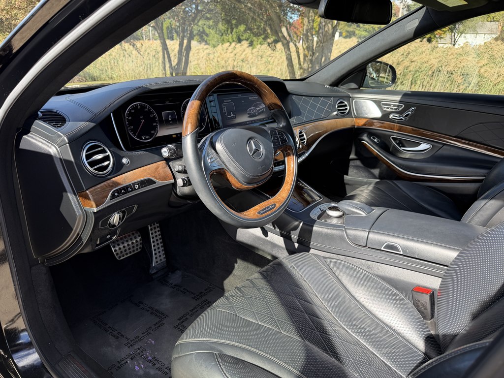 Photo 31 of this MERCEDES-BENZ S-CLASS