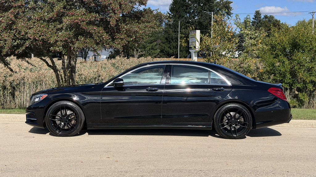 Photo 8 of this MERCEDES-BENZ S-CLASS