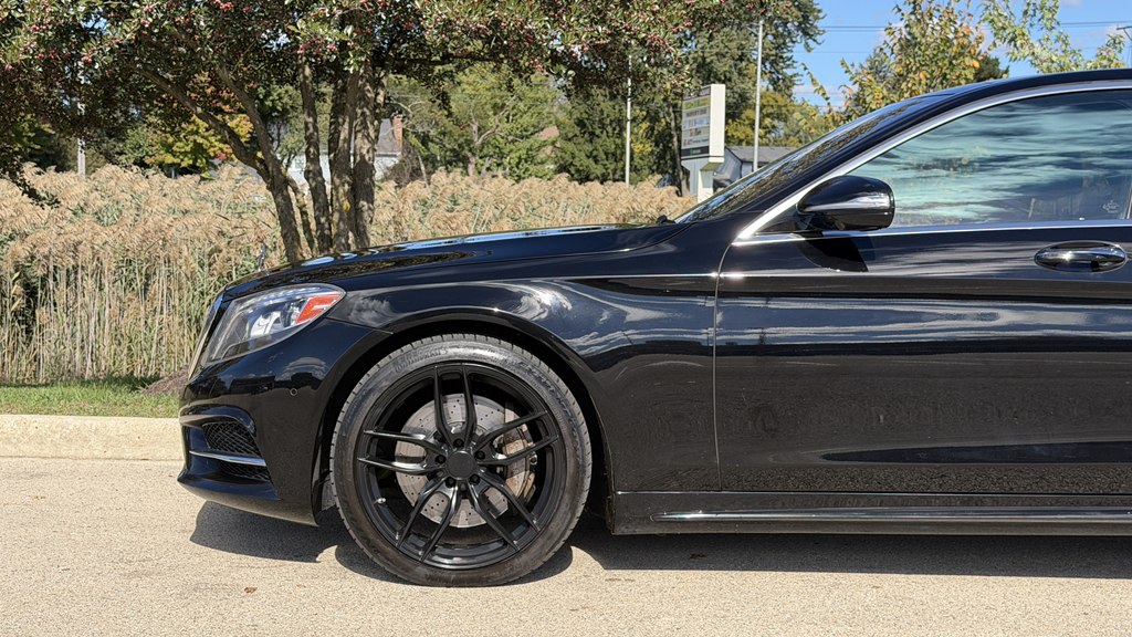 Photo 9 of this MERCEDES-BENZ S-CLASS