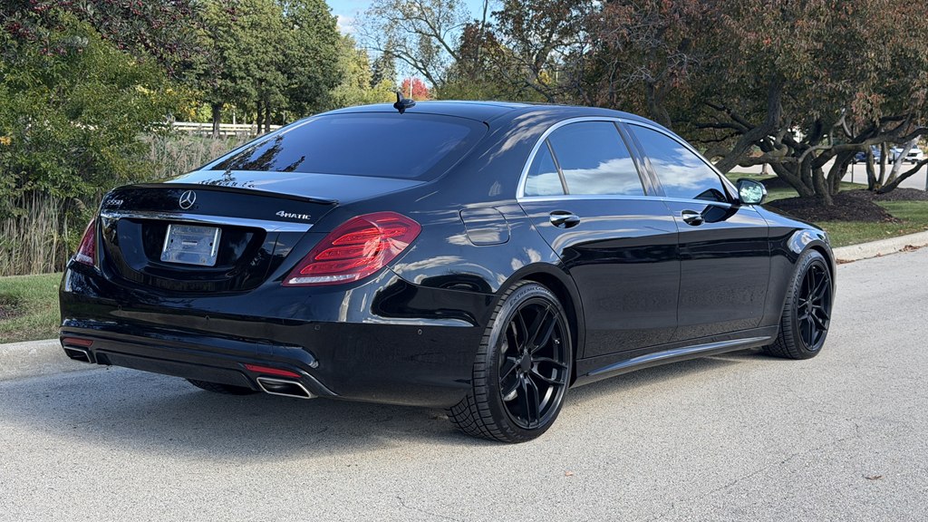Photo 2 of this MERCEDES-BENZ S-CLASS