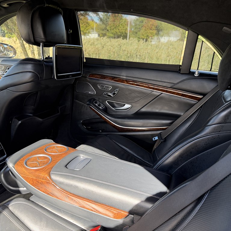 Photo 37 of this MERCEDES-BENZ S-CLASS