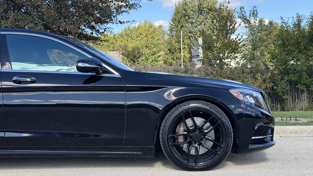 Photo 7 of this MERCEDES-BENZ S-CLASS