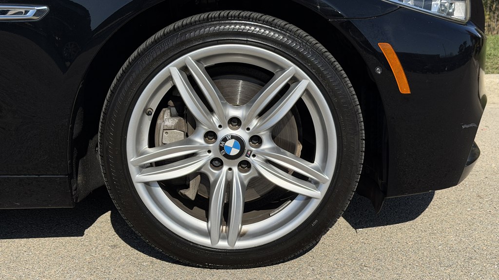 Photo 30 of this BMW 5 SERIES