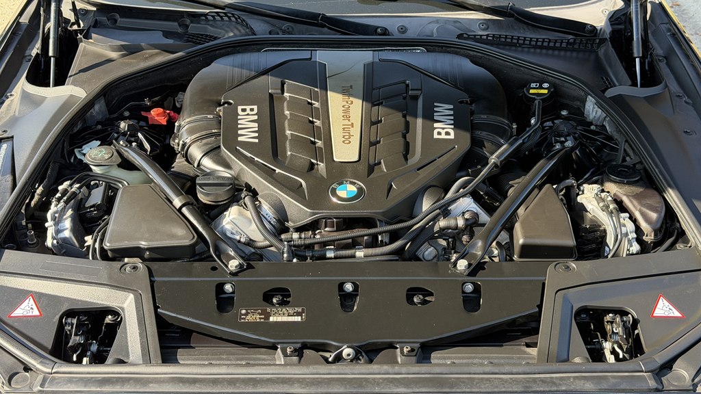 Photo 34 of this BMW 5 SERIES
