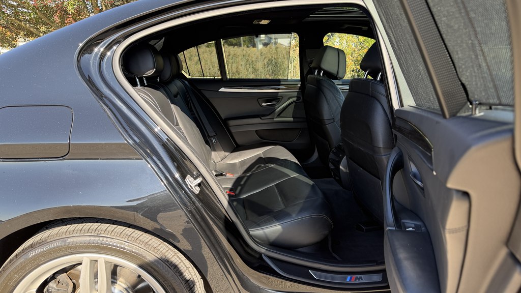 Photo 51 of this BMW 5 SERIES