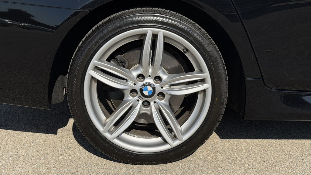Photo 31 of this BMW 5 SERIES