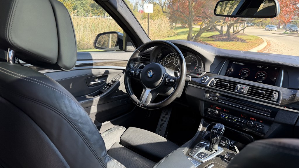 Photo 49 of this BMW 5 SERIES