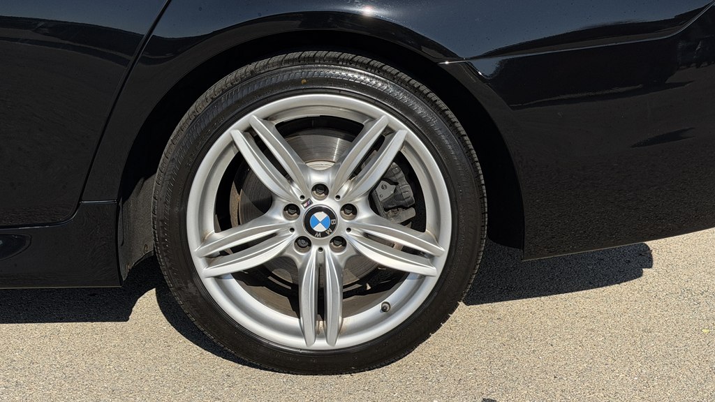 Photo 29 of this BMW 5 SERIES