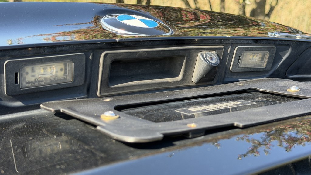 Photo 24 of this BMW 5 SERIES