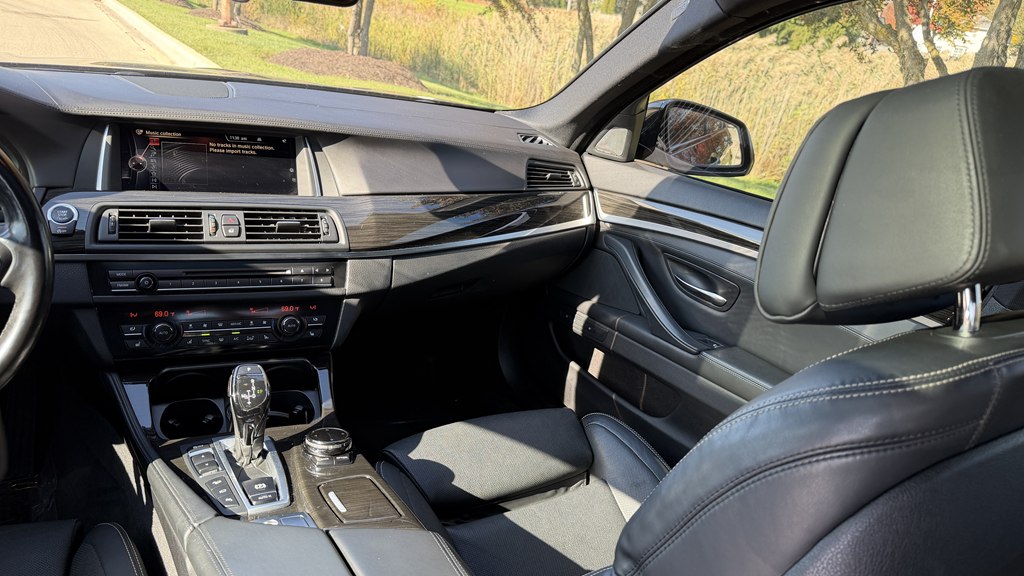 Photo 48 of this BMW 5 SERIES