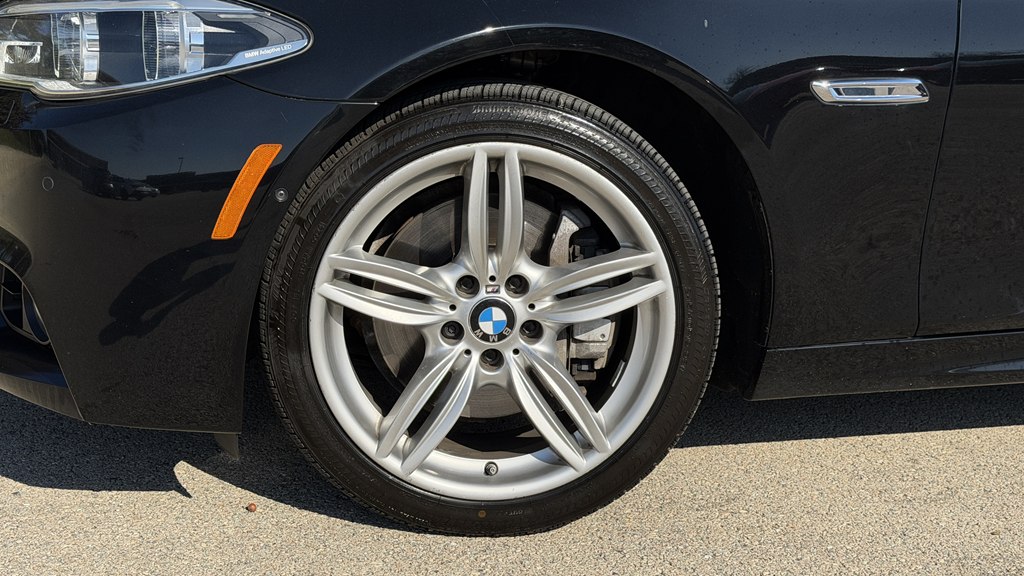 Photo 27 of this BMW 5 SERIES