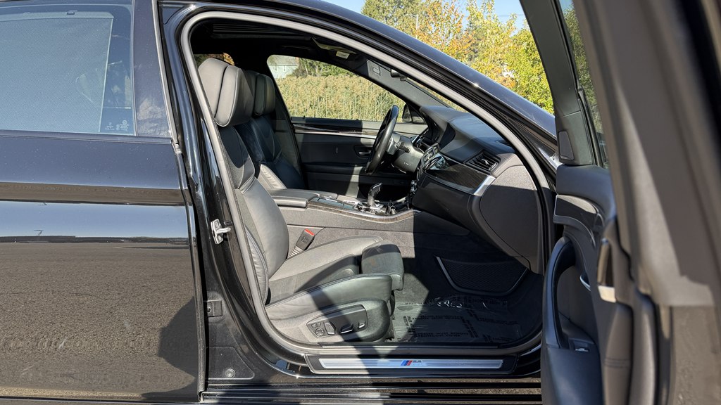 Photo 55 of this BMW 5 SERIES