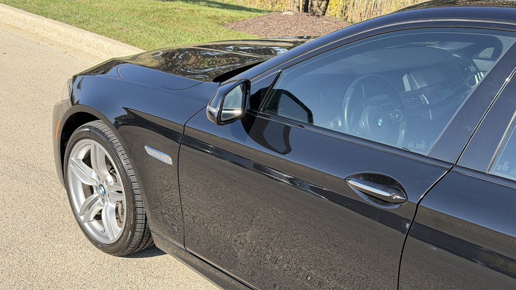 Photo 26 of this BMW 5 SERIES