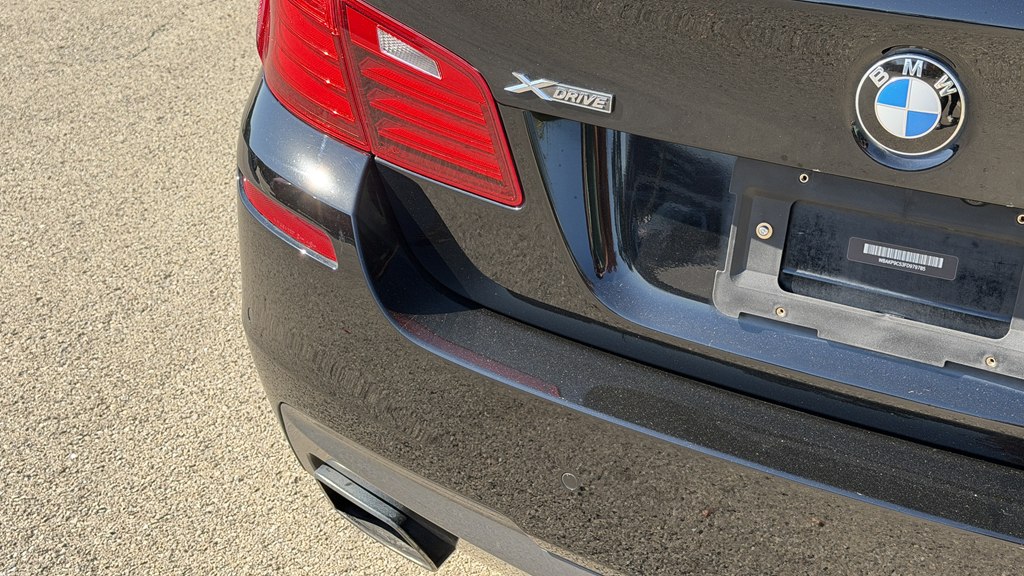 Photo 22 of this BMW 5 SERIES