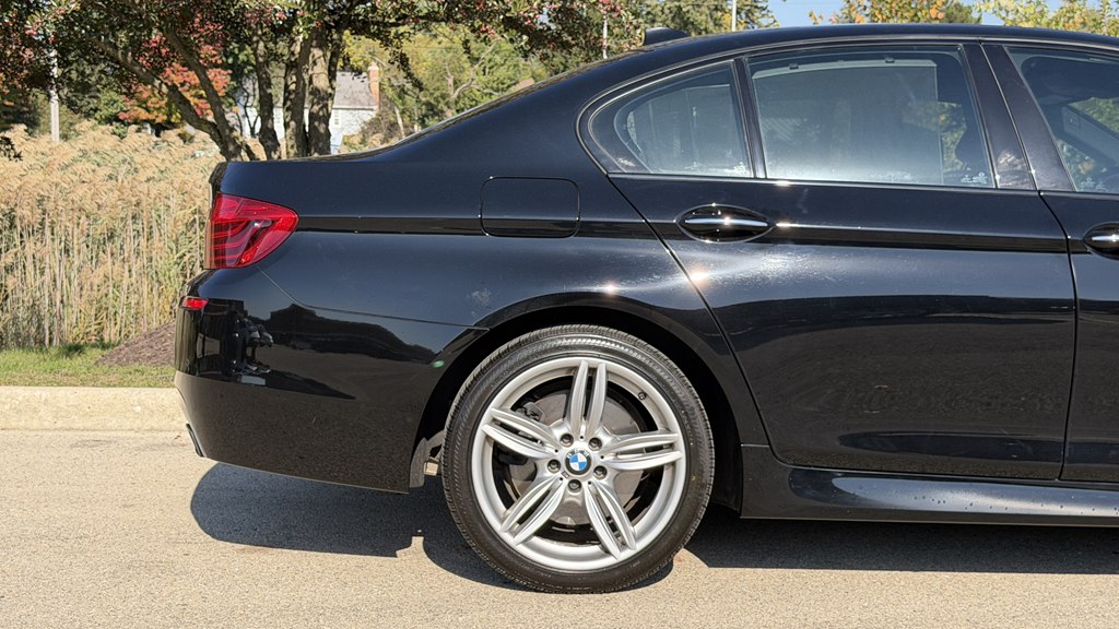 Photo 6 of this BMW 5 SERIES