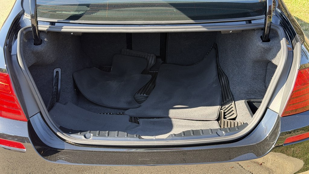 Photo 20 of this BMW 5 SERIES