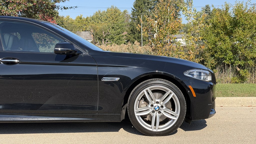 Photo 7 of this BMW 5 SERIES