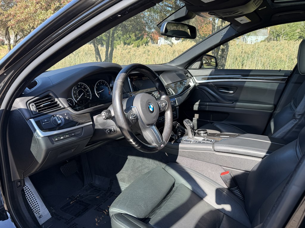 Photo 40 of this BMW 5 SERIES