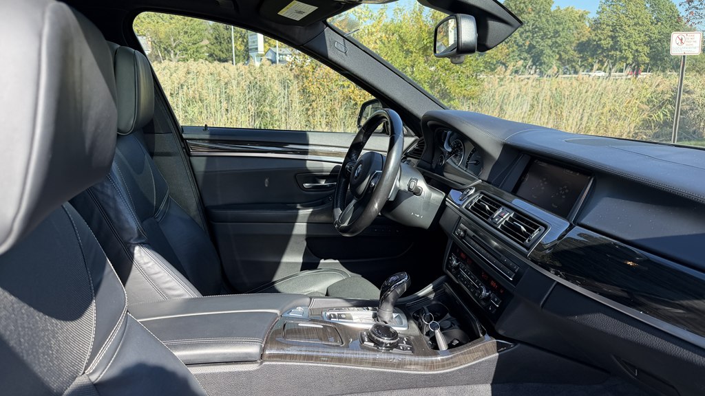 Photo 56 of this BMW 5 SERIES