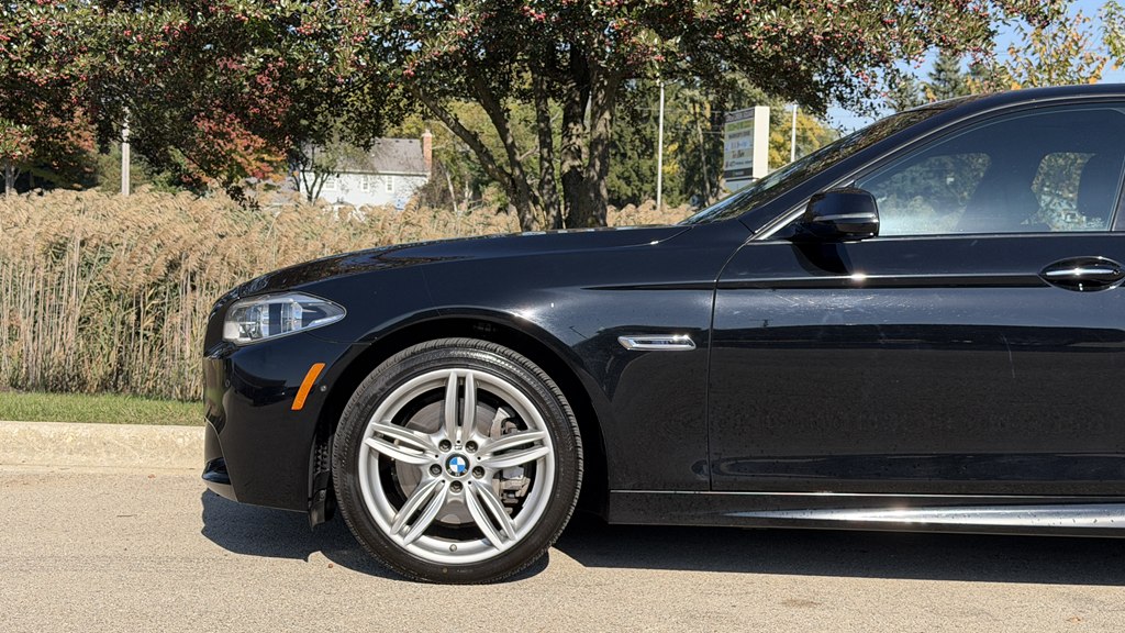 Photo 9 of this BMW 5 SERIES